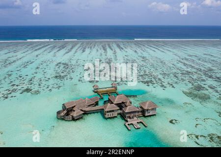 Vue aérienne de l'île de vacances Lankanfushi, atoll de Malé Nord, Océan Indien, Maldives Banque D'Images