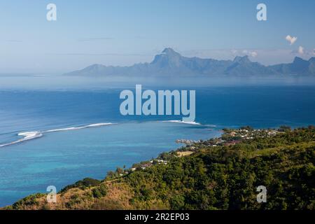 Vue de Tahiti à Moorea, Tahiti, Polynésie française Banque D'Images