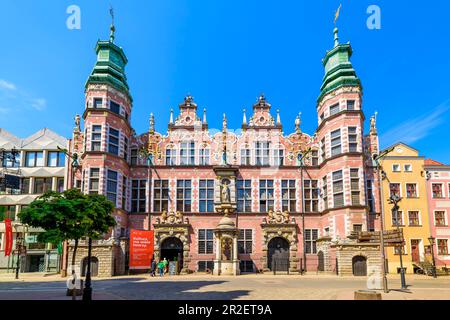 Le Grand Armoury, aujourd'hui l'Académie des Beaux-Arts, à l'extrémité ouest de la rue Piwna. Gdansk, main City, région de Pomorze, Pomorskie voïvothe, Pologne, Europe Banque D'Images