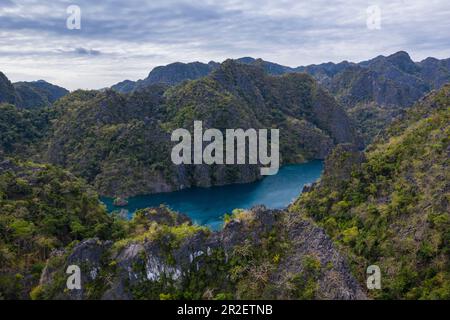 Antenne du lac Kayangan, Banuang Daan, Coron, Palawan, Philippines, Asie Banque D'Images