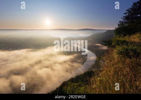 Vue sur le Saar à Kastel-Staadt, Saar, Rhénanie-Palatinat, Allemagne Banque D'Images