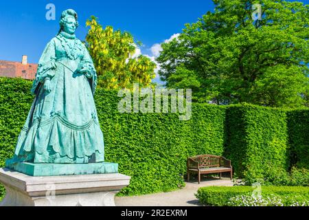Royal Garden Rosenborg, Kongens Have, rosenhaven, statue de la reine Caroline Amalie Augustenburg. Château de Rosenborg, Copenhague, Zélande, Danemark Banque D'Images