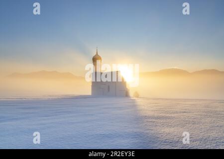 Église Saint-Laurent Johannisrain près de Penzberg en hiver, Pfaffenwinkel, haute-Bavière, Bavière, sud de l'Allemagne, Allemagne, Europe Banque D'Images