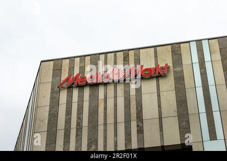 Logo Mediamarkt à l'extérieur d'un centre commercial. Détaillant allemand d'électronique grand public et une partie de la société Ceconomy. Signe du magasin. Banque D'Images