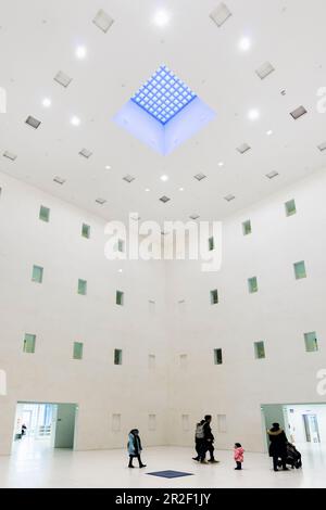 Bibliothèque de la ville, vue intérieure, architecte Eun Young Yi, Stuttgart, Bade-Wurtemberg, Allemagne Banque D'Images