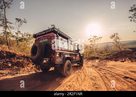 Véhicule tout-terrain en 4x4 dans le parc naturel d'El Questro, région de Kimberley, Australie occidentale, Australie, Océanie ; Banque D'Images
