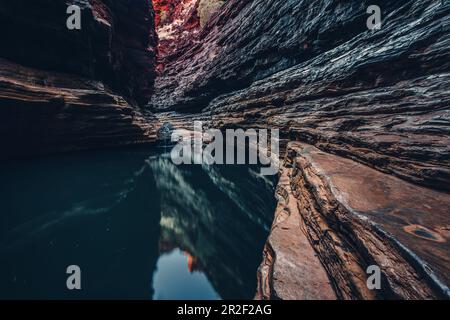 Piscine de Kermit dans la gorge de Hancock dans le parc national de Karijini en Australie occidentale, Australie, Océanie ; Banque D'Images