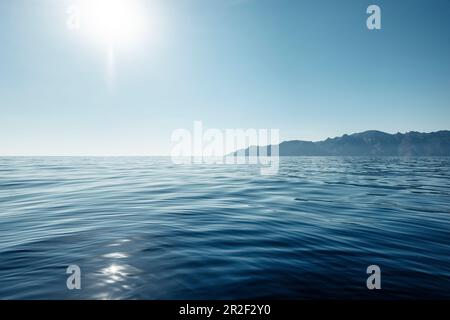 Vue de la baie de Girolata à la réserve naturelle de Scandola, Galeria, Calvi, Corse, France. Banque D'Images