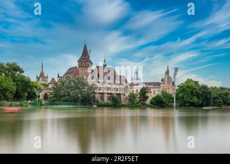 Le château de Vajdahunyad à Budapest, Hongrie Banque D'Images