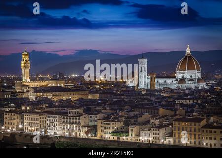 Vue depuis la Piazzale Michelangelo sur la ville de Florence, en Italie Banque D'Images