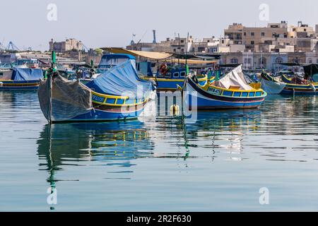 Bateaux de pêche au port de Marsaxlokk à Malte Banque D'Images