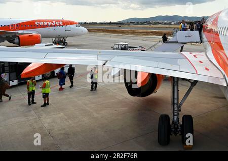 Passagers à bord d'un vol EasyJet à Parme Majorque. Mai 2023. Banque D'Images