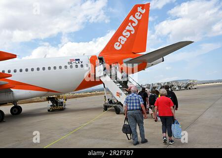 Passagers à bord d'un vol EasyJet à Parme Majorque. Mai 2023. Banque D'Images