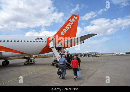 Passagers à bord d'un vol EasyJet à Parme Majorque. Mai 2023. Banque D'Images