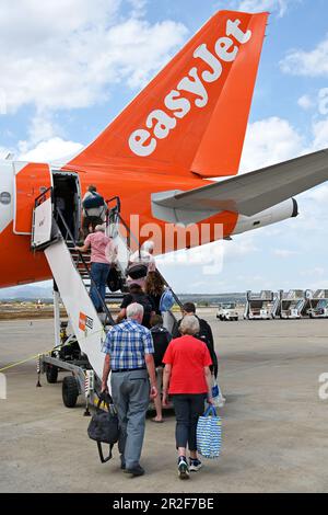 Passagers à bord d'un vol EasyJet à Parme Majorque. Mai 2023. Banque D'Images