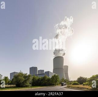 Centrale électrique au lignite Lippendorf avec tour de refroidissement à vapeur, Neukieritzsch, Saxe, Allemagne Banque D'Images