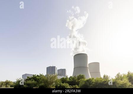 Centrale électrique au lignite Lippendorf avec tour de refroidissement à vapeur, Neukieritzsch, Saxe, Allemagne Banque D'Images