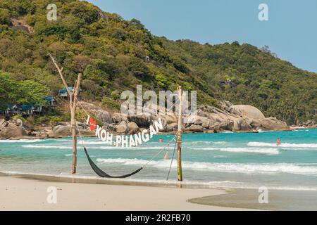 "J'aime Koh Phangan" Schlld et hamac sur la plage de Haad Rin dans le sud, Koh Phangan. Thaïlande Banque D'Images