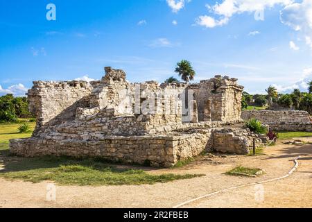 Ruines dans les terres des sites mayas de Tulum, Quintana Roo, péninsule du Yucatan, Mexique Banque D'Images