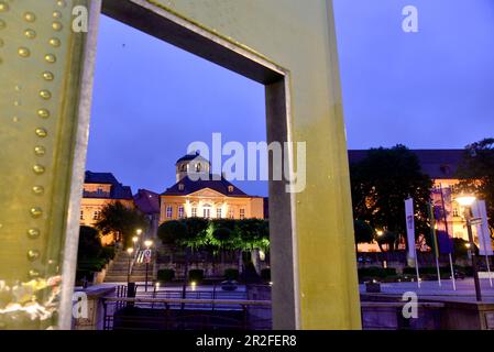 Vue, le soir depuis Opernstrasse, dans la vieille ville de Bayreuth, lumières, cadres métalliques, haute-Franconie, Bavière, Allemagne Banque D'Images