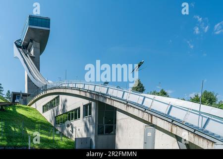 Sauteurs de ski à Bergisel à Innsbruck, Tyrol, Autriche Banque D'Images