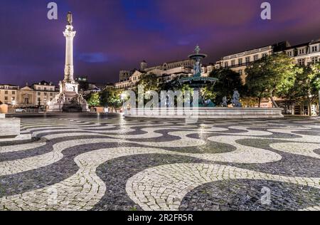 Place Rossio à Lisbonne la nuit Banque D'Images