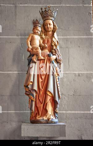 Statue de Madonna dans l'église paroissiale de Saint Johann Baptist, Bad Honnef / Rhein, Allemagne Banque D'Images