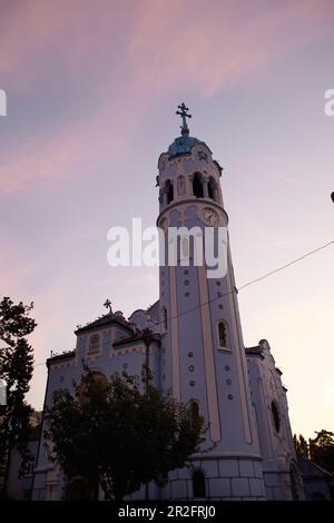 St. L'église Elizabeth au coucher du soleil à Bratislava, Slovaquie Banque D'Images