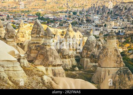 Rocher sculpté de maisons dans la vallée des pigeons, Uchisar, Cappadoce, Turquie Banque D'Images