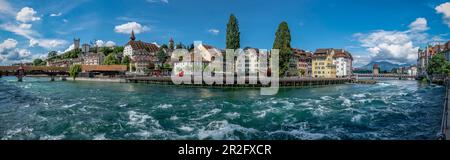 Panorama Lucerne, rivière Reuss, Suisse | Panorama sur la rivière Reuss à Lucerne, Suisse Banque D'Images