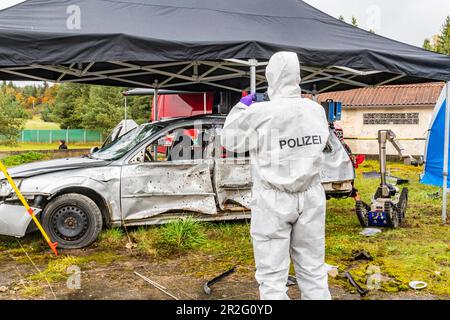 Obtention de preuves après une attaque terroriste, photo de symbole, télémanipulateur TeleMax, exercice anti-terroriste BWTEX, police, Bundeswehr et Banque D'Images