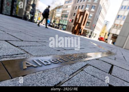 Monument au lieu de naissance d'Albert Einstein dans le quartier Sedelhoefe, conçu par Max Bill, Ulm, Bade-Wurtemberg, Allemagne Banque D'Images