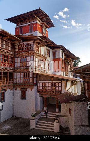 Après-midi dans le Dzong de Trongsa: La monarchie bhoutanaise est étroitement liée à la Trongsa: En 1907, le penlop de Tongsa Ugyen Wangchuk affirma himsel Banque D'Images