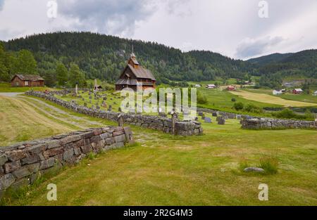 Eglise Eidsborg Stave avec cimetière près de Dalen, Telemark, Norvège, Europe Banque D'Images