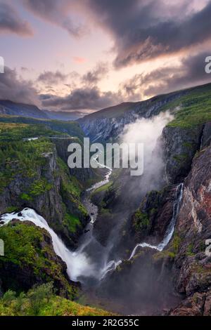 Voringsfossen, Wasserfall, Schlucht, Canyon, Sonnenuntergang, Fjordnorwegen, Norwegian, Europa Banque D'Images