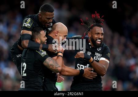 Sergio Parisse (au centre) de Toulon célèbre avec des coéquipiers après avoir marqué leur deuxième essai lors de la finale de la coupe du défi ECPR au stade Aviva de Dublin, en Irlande. Date de la photo: Vendredi 19 mai 2023. Banque D'Images