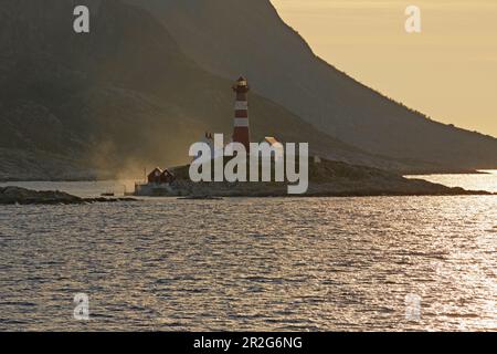 Phare de Landegode sur l'île de Landegode dans le Landegofjorden (Landegofjord) près de Bodö, province du Nordland, Nordland, Norvège, Europe Banque D'Images