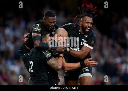 Sergio Parisse (au centre) de Toulon célèbre avec des coéquipiers après avoir marqué leur deuxième essai lors de la finale de la coupe du défi ECPR au stade Aviva de Dublin, en Irlande. Date de la photo: Vendredi 19 mai 2023. Banque D'Images