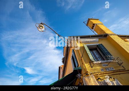 Maison dans via di Pizzo, Burano, Venise, Vénétie, Italie Banque D'Images