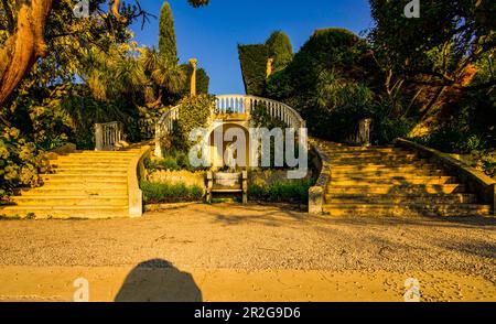 Jardin florentin dans le parc de la Villa Ephrussi de Rothschild, Saint-Jean-Cap-Ferrat, France Banque D'Images