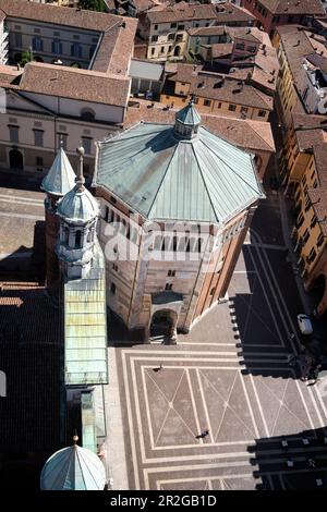 Vue sur le Battistero di San Giovanni Battista depuis Torrazzo, Cremona, Lombardie, Italie, Europe Banque D'Images