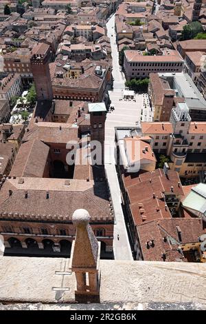 Vue panoramique de l'hôtel de ville de Cremona, Cremona, Lombardie, Italie, Europe Banque D'Images