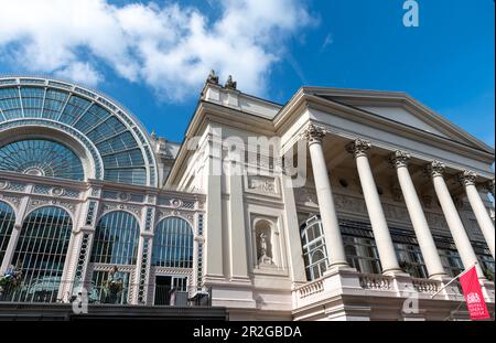Vue sur la rue de l'Opéra royal de Covent Garden, Londres. Banque D'Images