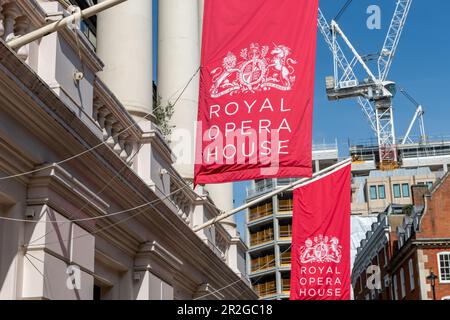 Vue sur la rue de l'Opéra royal de Covent Garden, Londres. Banque D'Images
