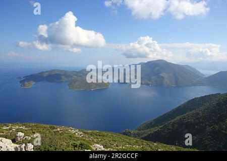 Vue du monastère de Kathara à la baie de Vathy, Ithaca, Iles Ioniennes, Grèce Banque D'Images