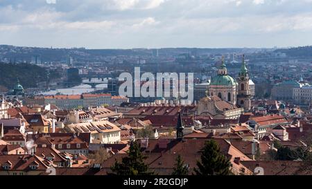 Vue panoramique sur Prague, St. Eglise Nicholas, Prague, République tchèque Banque D'Images