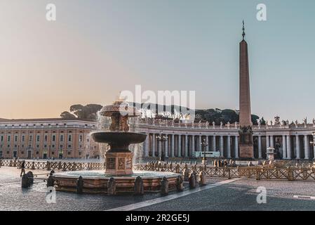 Fontana del Bernini, Fontaine des quatre rivières à St. Basilique Saint-Pierre et Obélisque du Vatican, Rome, Latium, Italie, Europe Banque D'Images