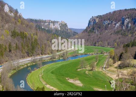 Château de Werenwag, vue de l'Eichfelsen sur la vallée du Danube, Parc naturel du Haut-Danube dans le Jura souabe, Bade-Wurtemberg, Allemagne Banque D'Images