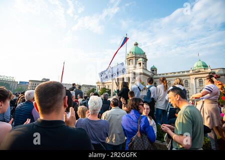 19 mai 2023, Belgrade, Serbie, manifestation populaire organisée par l'opposition politique exigeant la démission de certains ministres et une approche égale des médias Banque D'Images