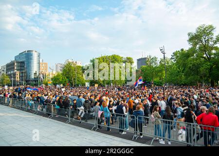 19 mai 2023, Belgrade, Serbie, manifestation populaire organisée par l'opposition politique exigeant la démission de certains ministres et une approche égale des médias Banque D'Images